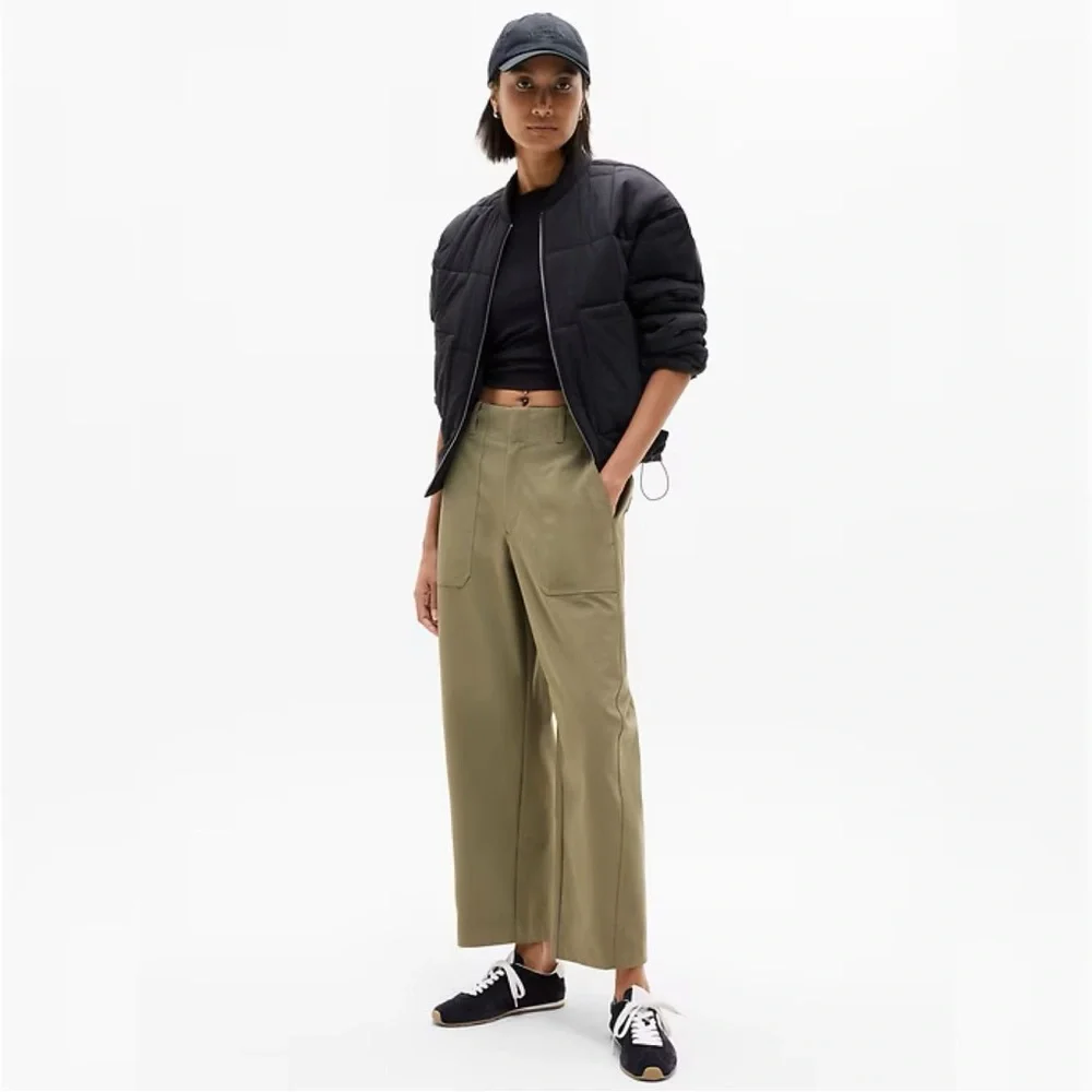 Athleta Skyline Barrel Pants 4 Olive Green Casual Sporty Minimalist Comfort Chic - Picture 4 of 14